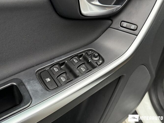 Volvo XC 60 46 interauto-car