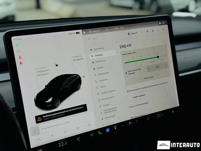 Tesla Model 3 32 interauto-car