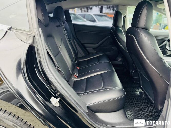 Tesla Model 3 36 interauto-car