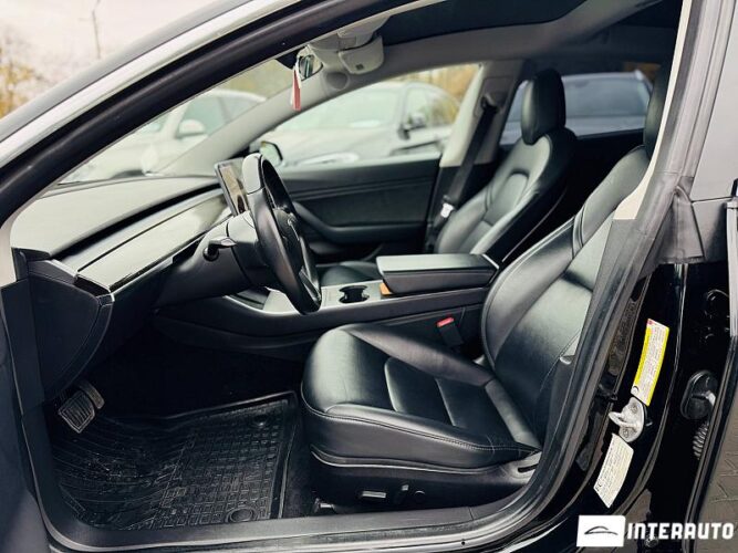 Tesla Model 3 29 interauto-car