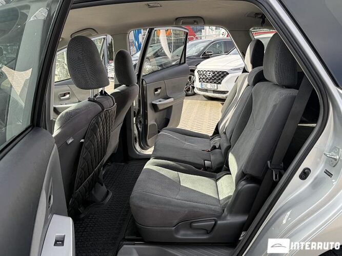 Toyota Prius Plus / V 40 interauto-car