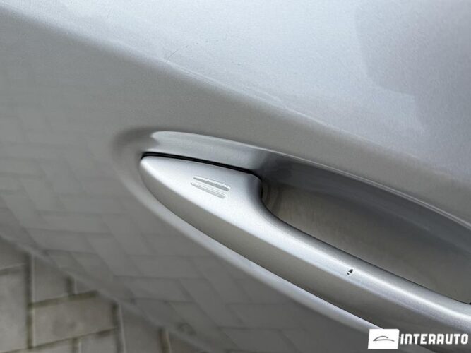 Toyota Prius Plus / V 44 interauto-car