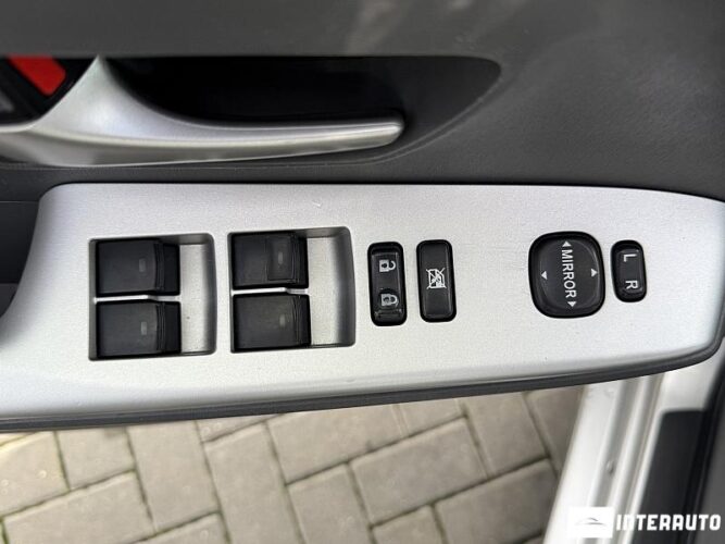 Toyota Prius Plus / V 45 interauto-car