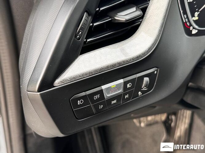 BMW 228i 44 interauto-car