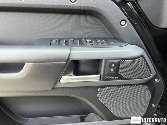 Land Rover Defender 42 interauto-car