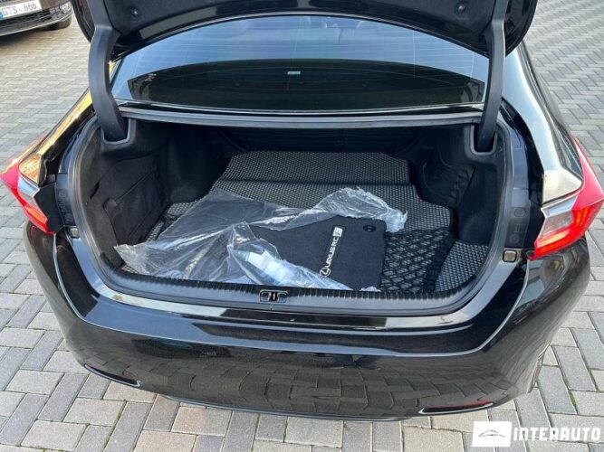 Lexus RC 300H 55 interauto-car