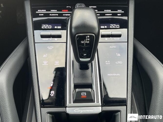 Porsche Cayenne E-Hybrid Coupe 49 interauto-car