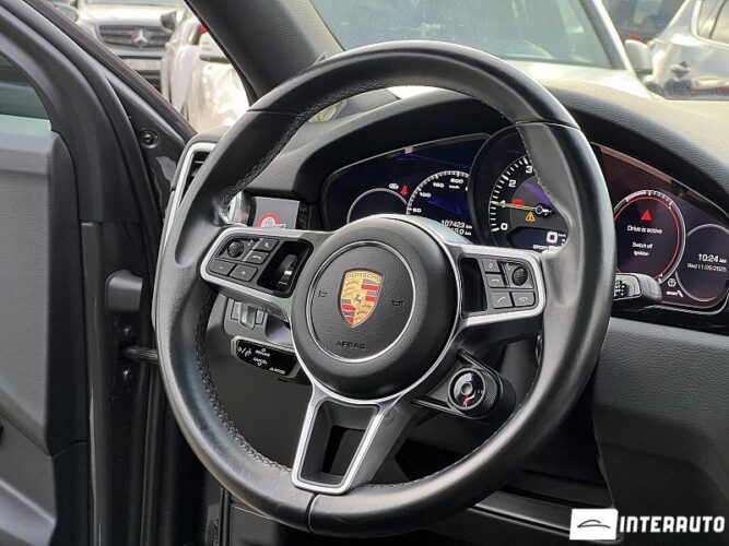 Porsche Cayenne E-Hybrid Coupe 43 interauto-car