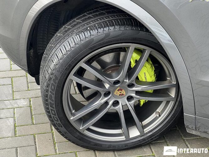 Porsche Cayenne E-Hybrid Coupe 54 interauto-car