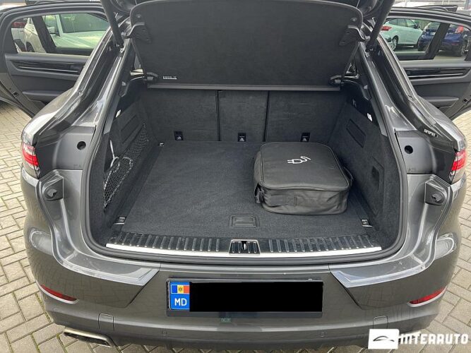 Porsche Cayenne E-Hybrid Coupe 61 interauto-car