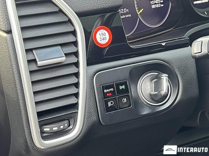 Porsche Cayenne E-Hybrid Coupe 59 interauto-car