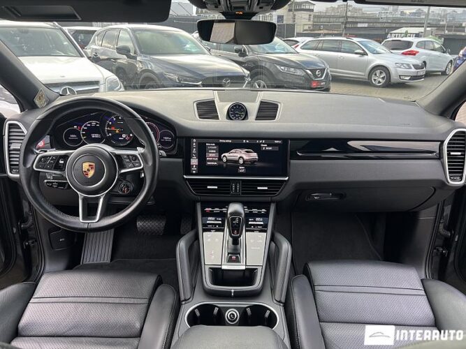 Porsche Cayenne E-Hybrid Coupe 42 interauto-car