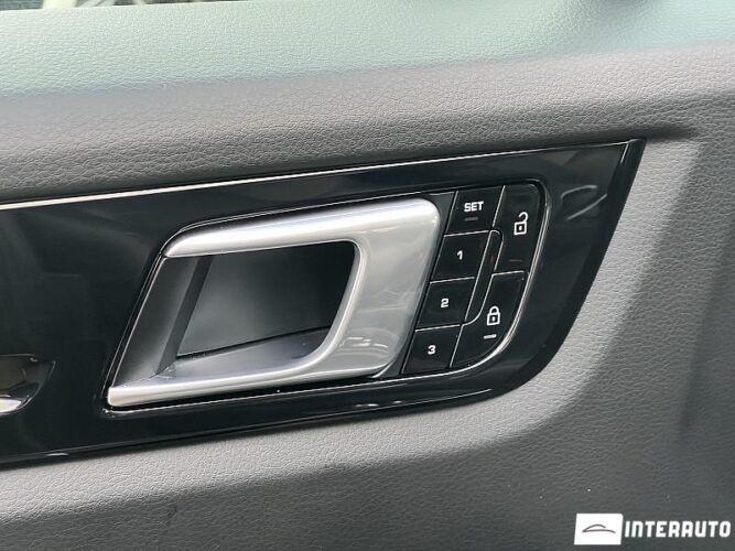 Porsche Cayenne E-Hybrid Coupe 58 interauto-car