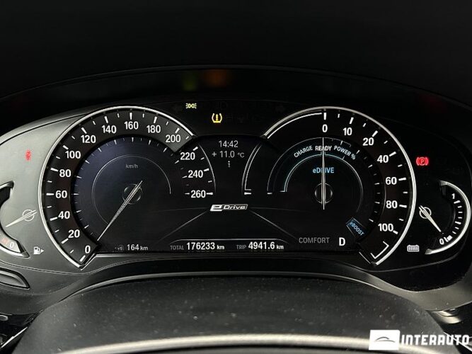 BMW 530e 43 interauto-car