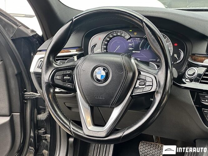 BMW 530e 42 interauto-car