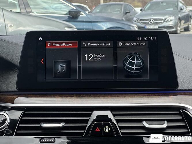 BMW 530e 44 interauto-car