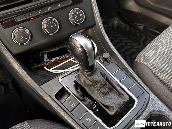 Volkswagen Jetta 39 interauto-car