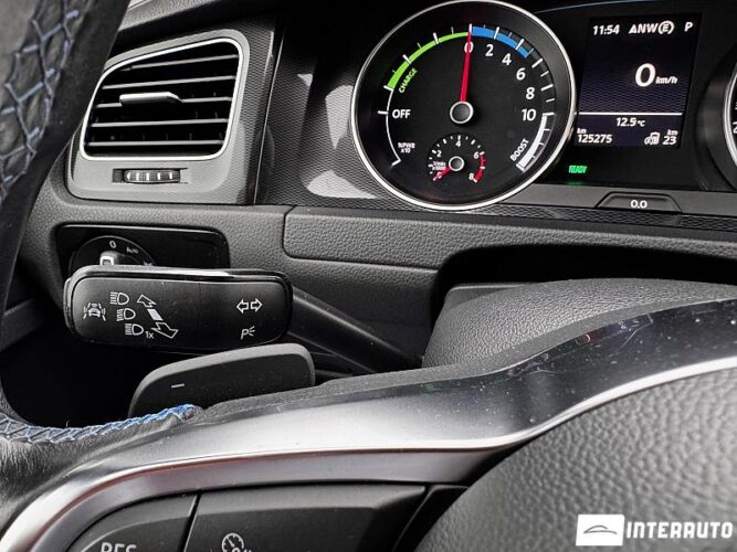 Volkswagen Golf GTE 42 interauto-car