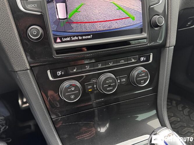 Volkswagen Golf GTE 44 interauto-car