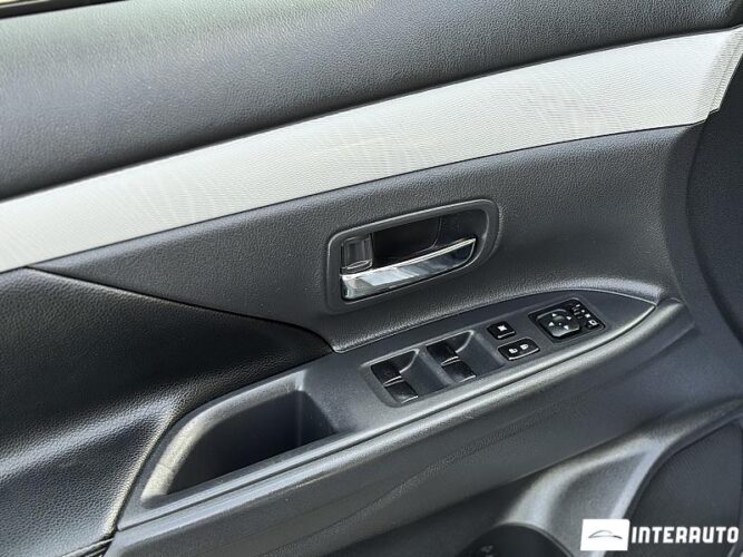 Mitsubishi Outlander 37 interauto-car