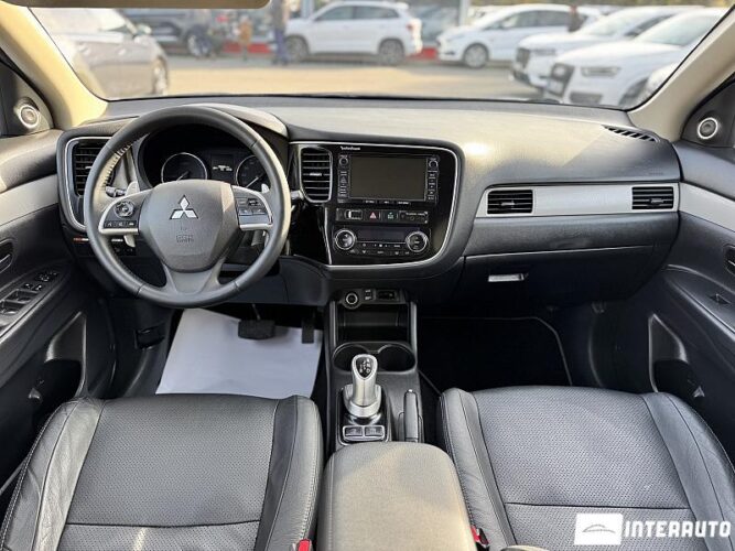 Mitsubishi Outlander 47 interauto-car