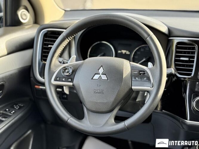 Mitsubishi Outlander 42 interauto-car