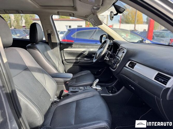 Mitsubishi Outlander 49 interauto-car