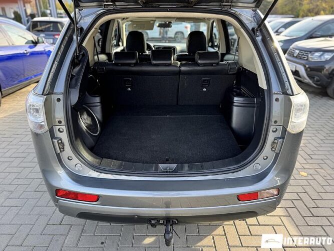 Mitsubishi Outlander 35 interauto-car