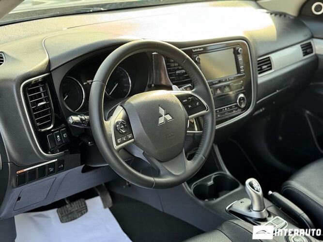 Mitsubishi Outlander 40 interauto-car
