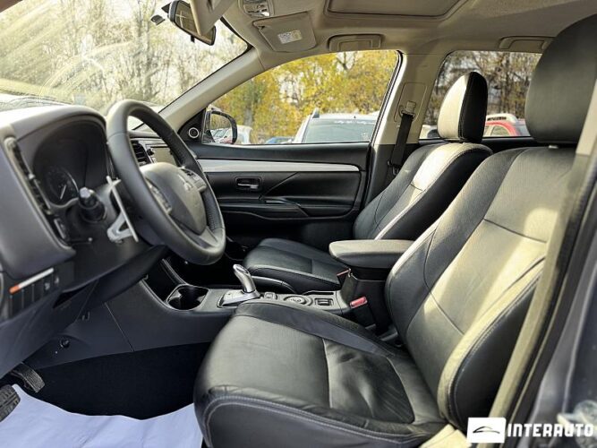 Mitsubishi Outlander 38 interauto-car