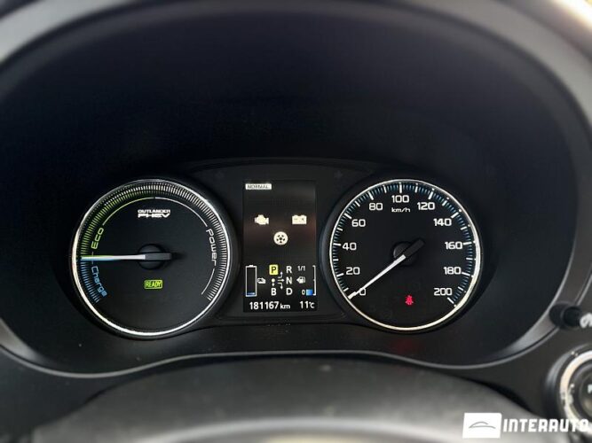 Mitsubishi Outlander 43 interauto-car