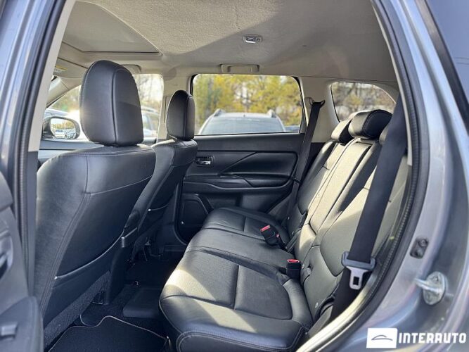 Mitsubishi Outlander 48 interauto-car