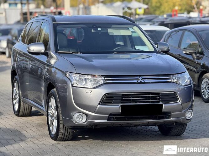 Mitsubishi Outlander 33 interauto-car