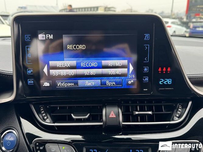 Toyota C-HR 38 interauto-car