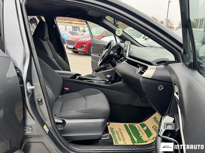 Toyota C-HR 44 interauto-car