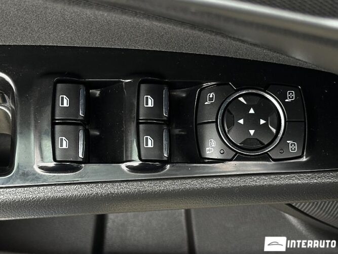 Ford Mondeo 49 interauto-car