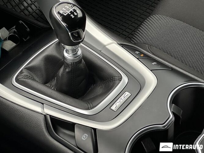 Ford Mondeo 43 interauto-car