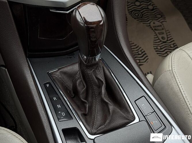 Cadillac SRX 47 interauto-car