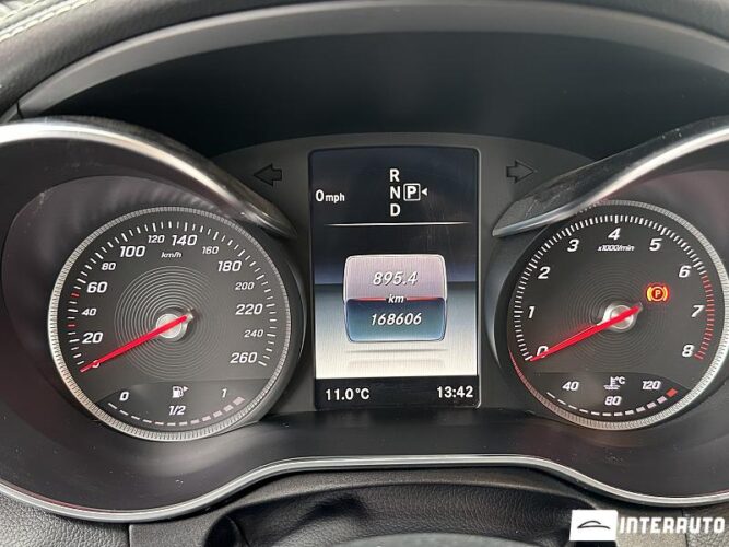 Mercedes C 180 33 interauto-car