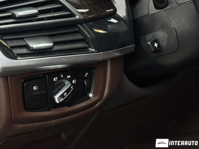 BMW X5 4.0e 40 interauto-car