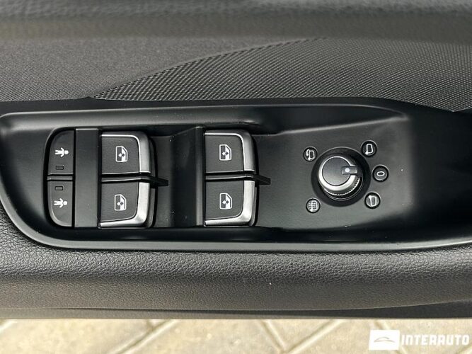 Audi A3 E-tron 48 interauto-car