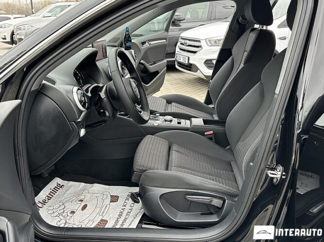 Audi A3 E-tron 35 interauto-car