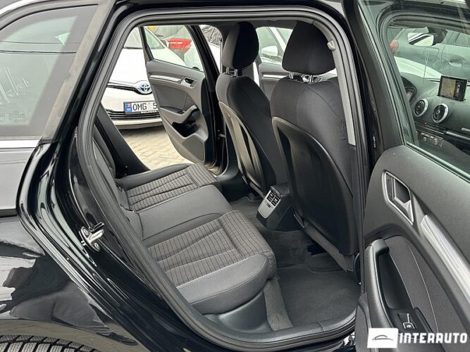 Audi A3 E-tron 44 interauto-car