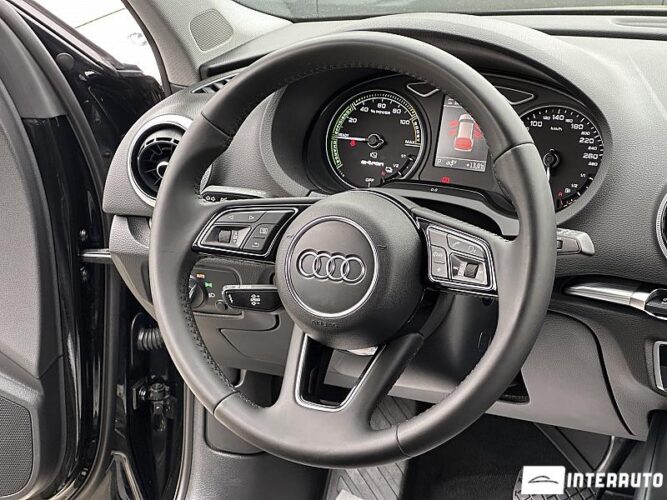 Audi A3 E-tron 37 interauto-car