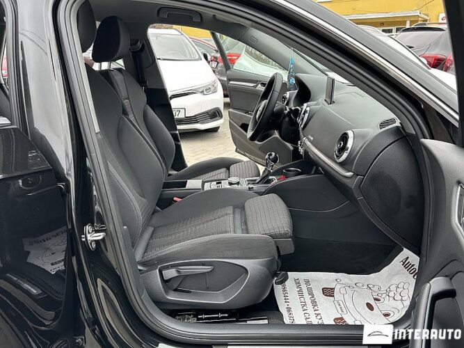 Audi A3 E-tron 45 interauto-car