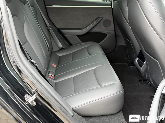 Tesla Model 3 46 interauto-car