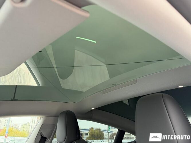 Tesla Model 3 44 interauto-car