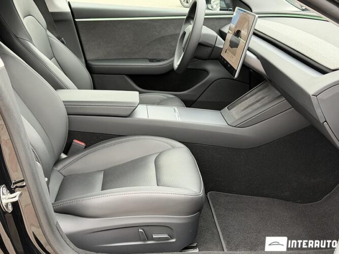 Tesla Model 3 35 interauto-car