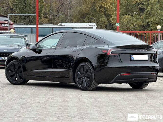 Tesla Model 3 32 interauto-car