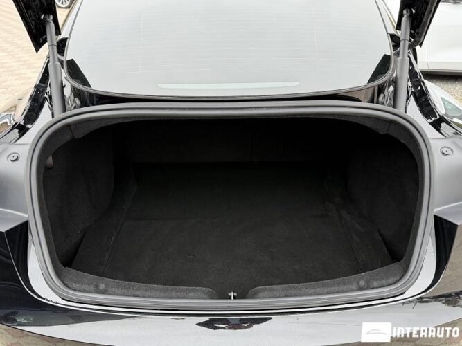 Tesla Model 3 47 interauto-car